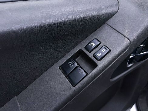 Used 2019 Nissan Frontier SV image 11