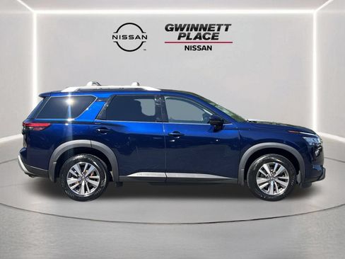Used 2023 Nissan Pathfinder SL AWD/4WD image 25