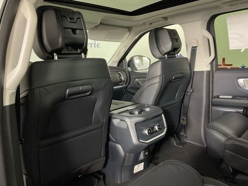 New 2026 Ford Expedition Platinum image 15