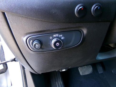 Used 2020 Chevrolet Equinox LT image 13