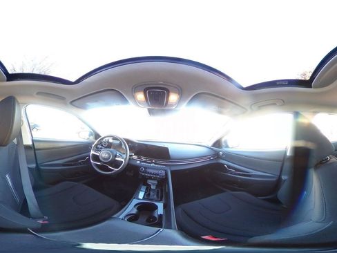 Used 2025 Hyundai Elantra SEL image 45