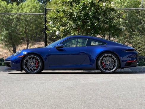 Used 2022 Porsche 911 Carrera 4S AWD/4WD image 2