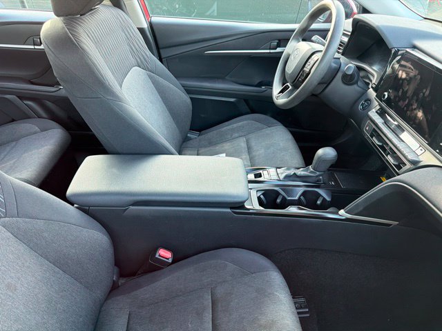 Used 2025 Toyota Camry LE FWD image 5
