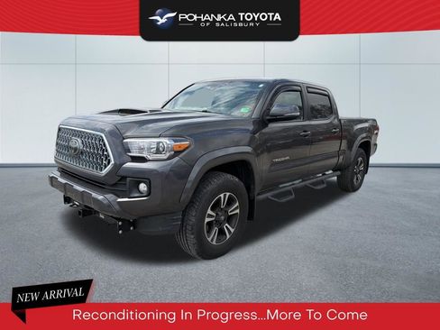 Used 2018 Toyota Tacoma TRD Sport image 1