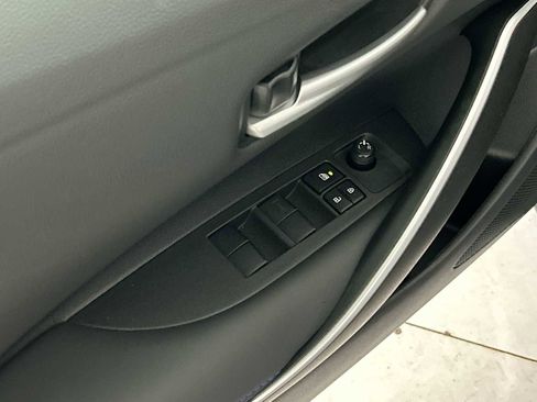 Used 2021 Toyota Corolla SE w/ SE Premium Package image 15