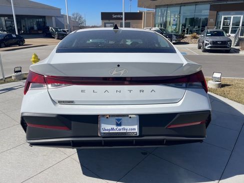 New 2026 Hyundai Elantra SE image 4