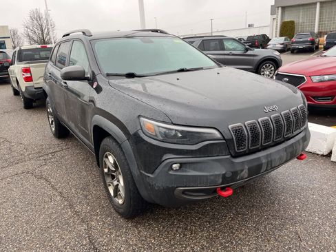 Used 2019 Jeep Cherokee Trailhawk w/ Cold Weather Group image 22