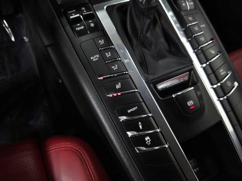 Used 2015 Porsche Macan Turbo image 25