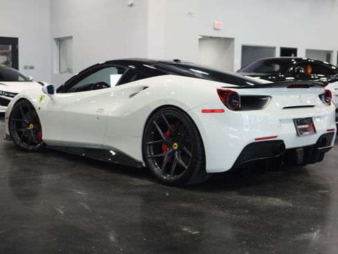 Used 2018 Ferrari 488 GTB RWD image 4