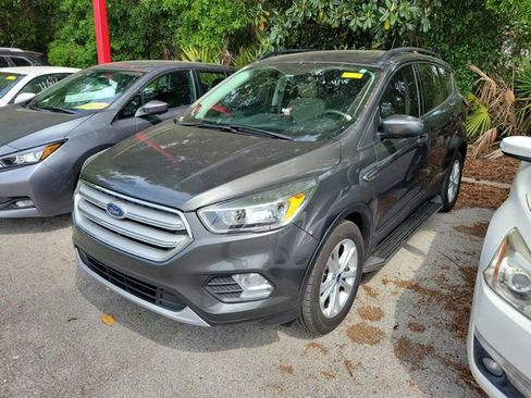 Used 2018 Ford Escape SE w/ SE Sync 3 Package image 3