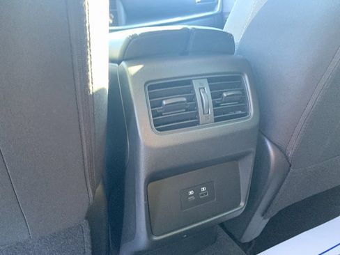 Used 2023 Nissan Rogue SV image 12