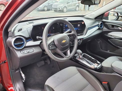 Used 2025 Chevrolet Trax LT image 10