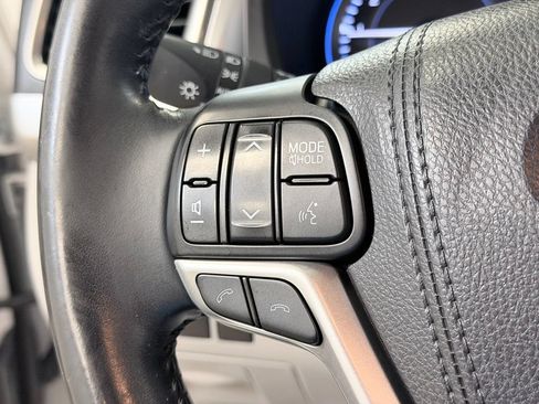 Used 2017 Toyota Highlander XLE AWD/4WD image 45