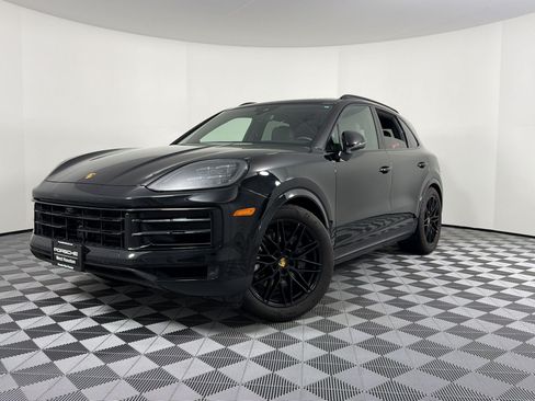 Certified 2024 Porsche Cayenne AWD/4WD image 1