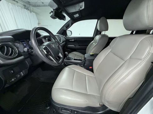 Certified 2023 Toyota Tacoma TRD Sport w/ Technology Package image 4