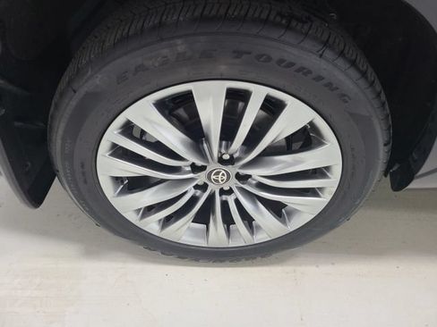 Used 2026 Toyota Highlander Platinum AWD/4WD image 44