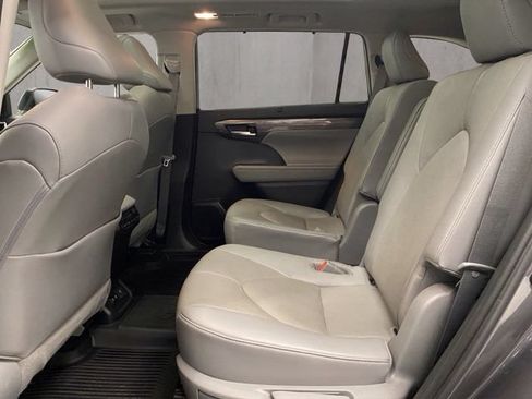 Used 2021 Toyota Highlander Platinum AWD/4WD image 9