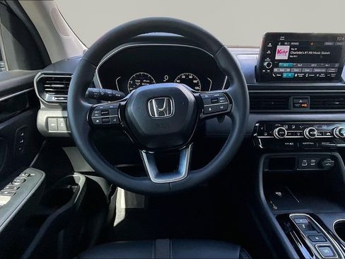 Used 2025 Honda Pilot EX-L image 9