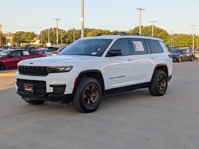 Used 2024 Jeep Grand Cherokee L Altitude AWD/4WD image 10