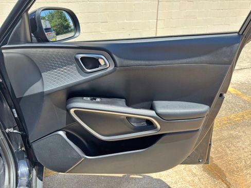 Used 2020 Kia Soul LX FWD image 35