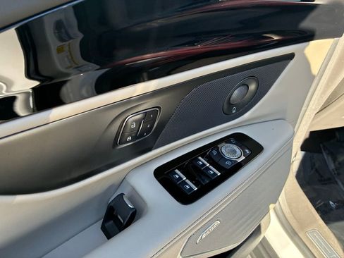 Certified 2024 Lincoln Nautilus Reserve w/ Equipment Group 202A image 12