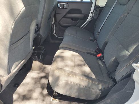 Used 2024 Jeep Wrangler Sahara image 10