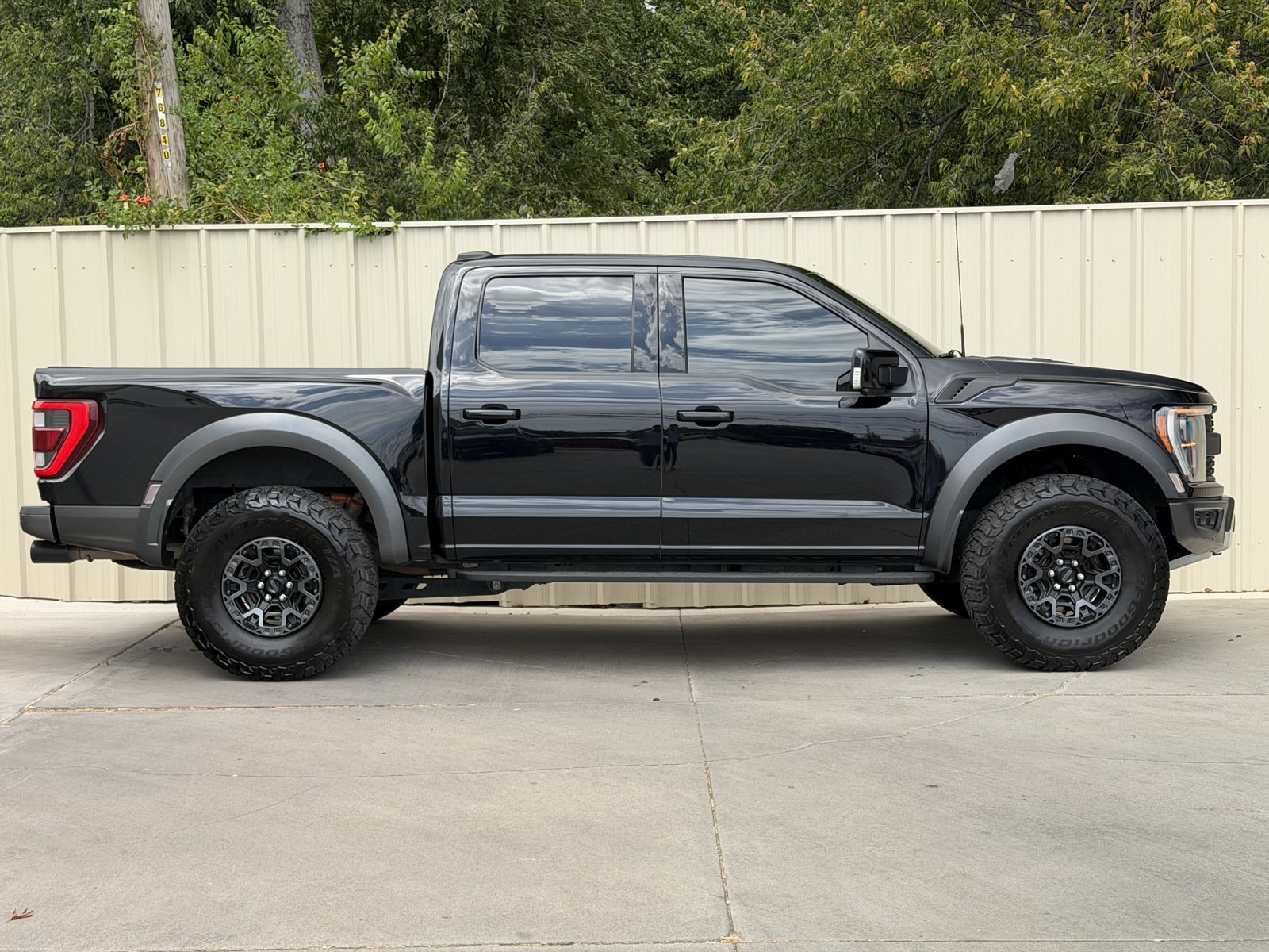 Used 2022 Ford F150 Raptor w/ Equipment Group 801A High AWD/4WD image 4