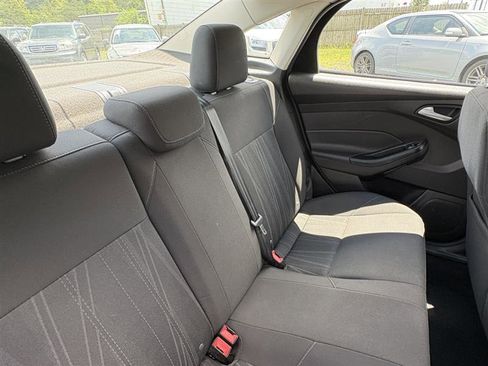 Used 2016 Ford Focus SE FWD image 17