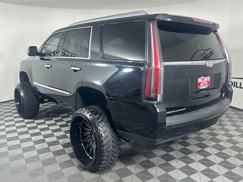 Used 2020 Cadillac Escalade Luxury AWD/4WD image 4