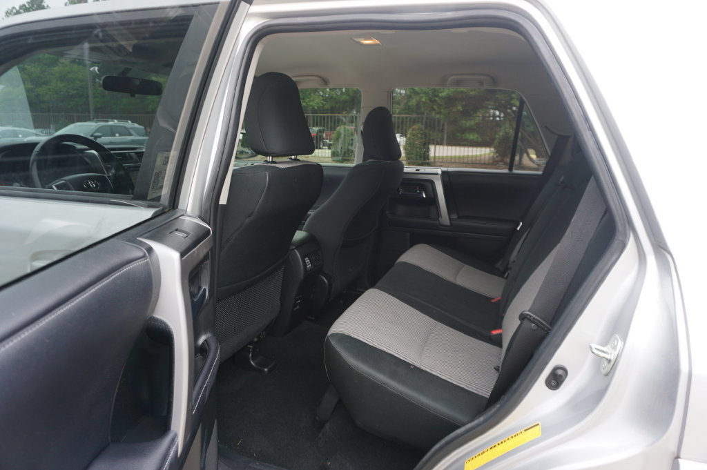Used 2018 Toyota 4Runner SR5 AWD/4WD image 12