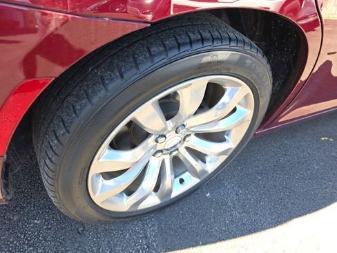 Used 2021 Chrysler 300 Touring w/ Chrome Appearance Package image 18