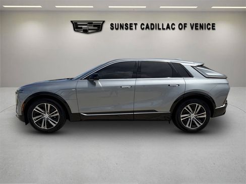 Certified 2024 Cadillac Lyriq Luxury AWD/4WD image 6