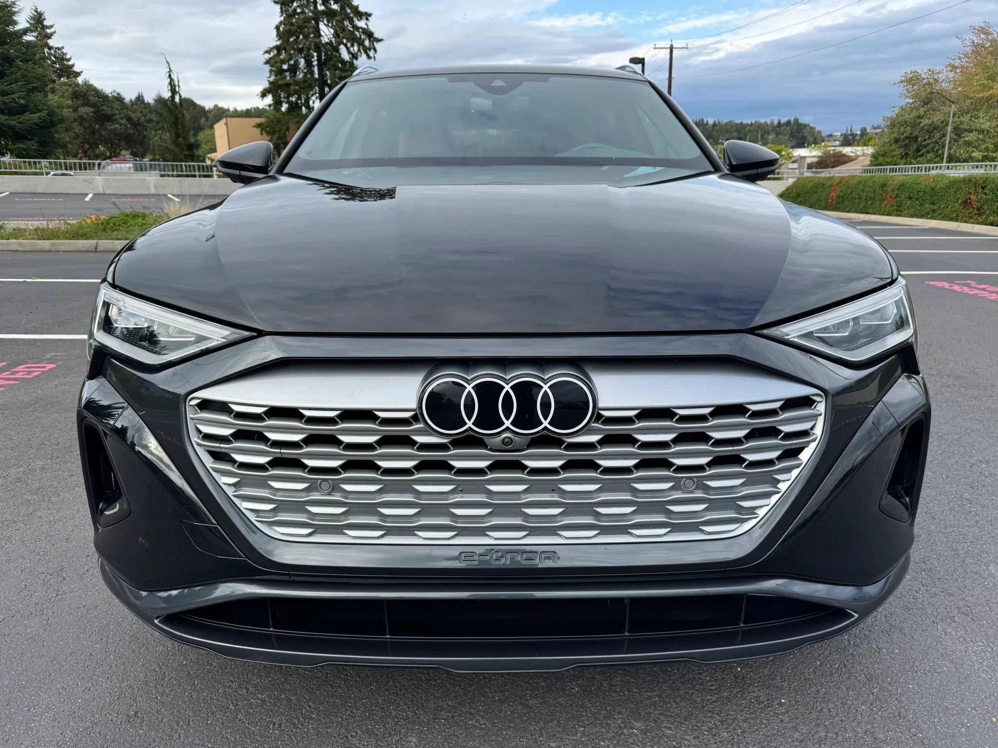 Used 2024 Audi Q8 e-tron Premium Plus w/ Premium Plus Package AWD/4WD image 3