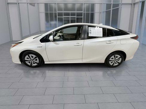 Certified 2016 Toyota Prius Four image 5