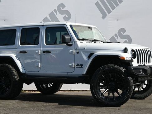 Used 2022 Jeep Wrangler Unlimited Sahara AWD/4WD image 3