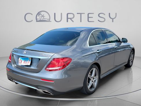 Used 2017 Mercedes-Benz E 300 4MATIC image 3