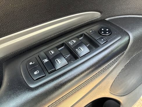 Used 2019 Dodge Durango SXT image 12