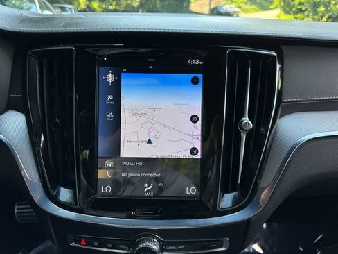 Used 2020 Volvo S60 T5 R-Design image 23