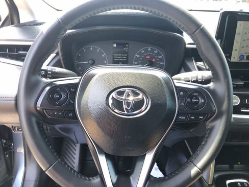 Certified 2025 Toyota Corolla Cross LE AWD/4WD image 9