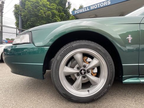 Used 2001 Ford Mustang Convertible RWD image 16