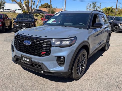 Used 2025 Ford Explorer ST w/ Sun And Sound Package image 7
