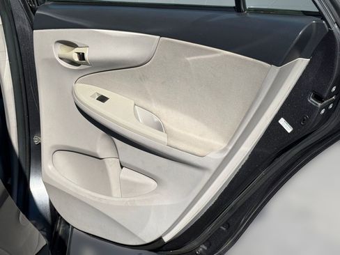 Used 2012 Toyota Corolla L image 25