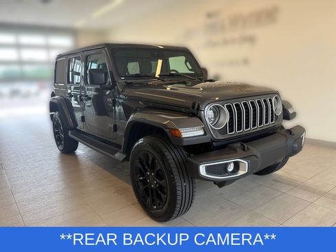 Used 2025 Jeep Wrangler Unlimited Sahara AWD/4WD image 4