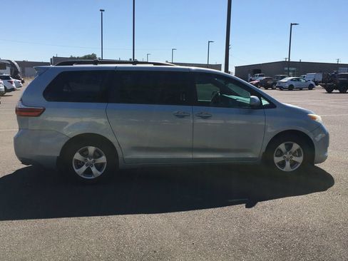 Used 2017 Toyota Sienna LE FWD image 7