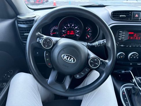 Used 2015 Kia Soul + FWD image 10