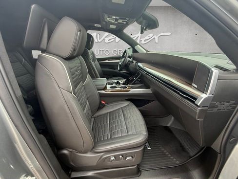 Certified 2026 Cadillac Escalade Platinum Sport w/ LPO, ONYX Package AWD/4WD image 19