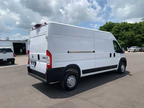 Used 2025 RAM ProMaster 2500 w/ Convenience Group FWD image 3