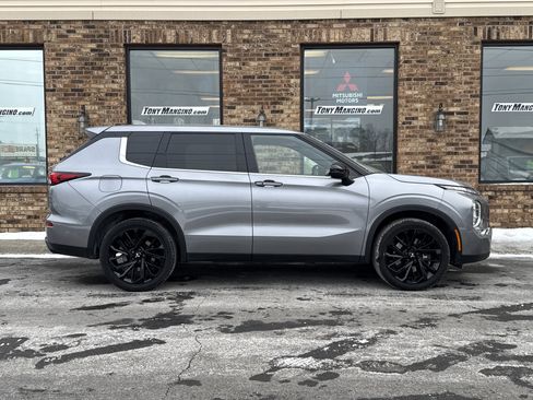 Used 2022 Mitsubishi Outlander SEL Black Edition image 6