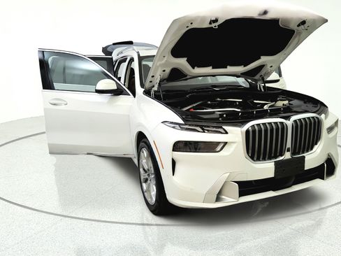 Used 2023 BMW X7 xDrive40i AWD/4WD image 9