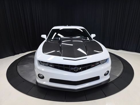 Used 2013 Chevrolet Camaro SS w/ SS Performance Package RWD image 9